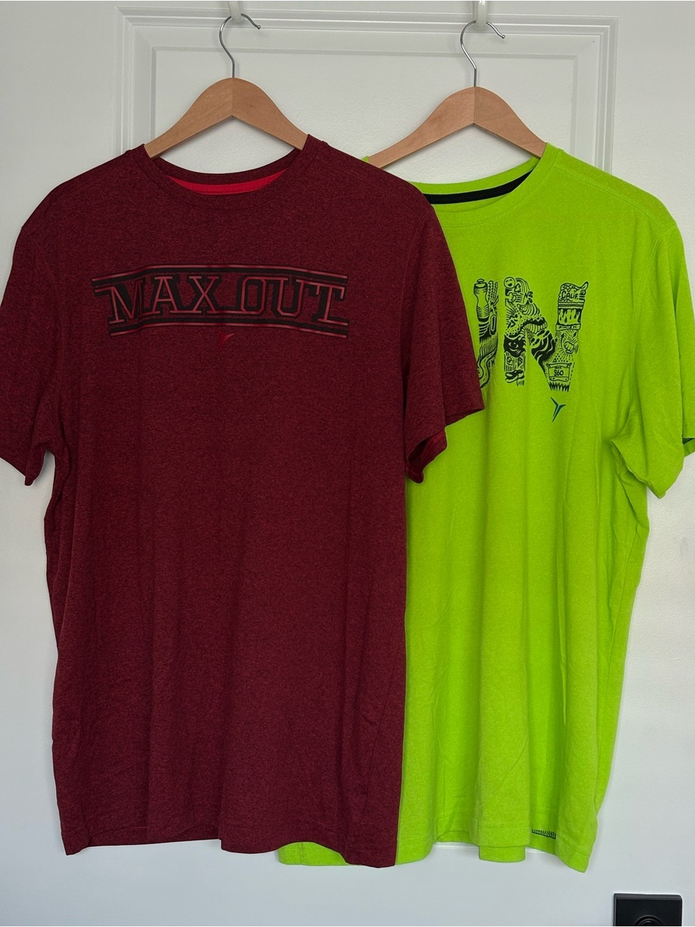 Old Navy Performance Athletics Short Sleeve Men’s Tee’s 2 T-Shirt Bundle! XL